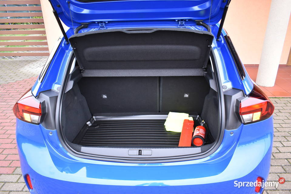 Salon I właściciel 33 Podgrzewana kierownica i komputer pokładowy Corsa Moczyłki