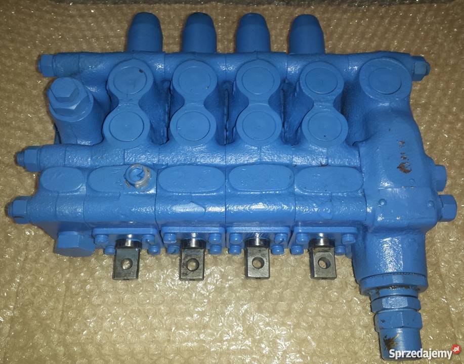 Rozdzielacz hydrauliczny do dźwigu AD 080 Praga Części do maszyn budowlanych i rolniczych Części Kraków