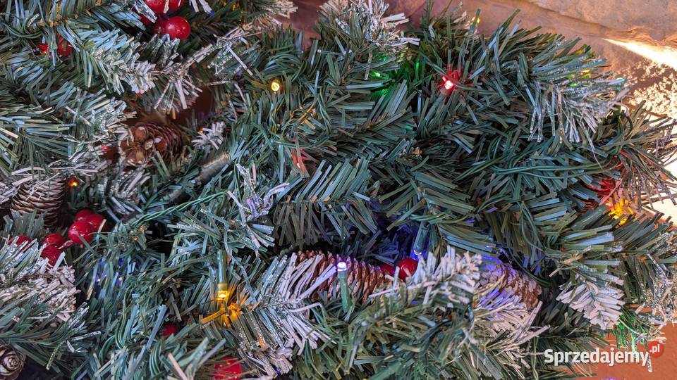 Choinka sztuczna YITAHOME 182 ozdobiona śniegiem