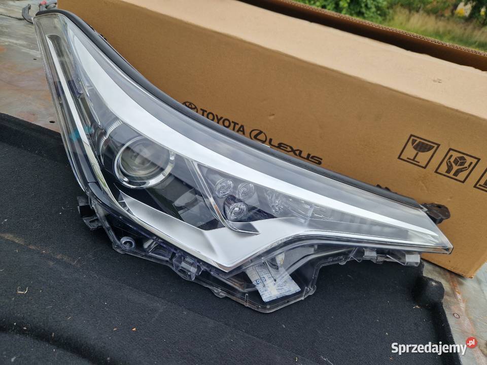Toyota CHR CHR reflektor nowy ORG EU podkarpackie Mielec