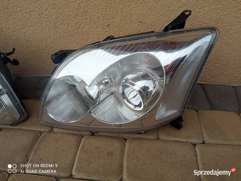 Lampy przednie kpl Toyota Avensis t25 2005 Oleszyce