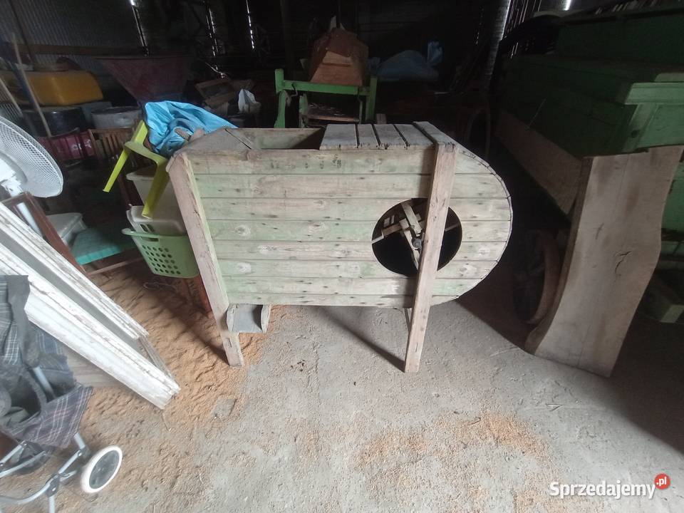 Młynek do zboża starszej daty fabryczny świętokrzyskie Sadłowice