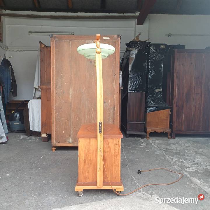 Lampa podłogowa ze stolikiem na kołkach ArtDeco Meble Suchorzew