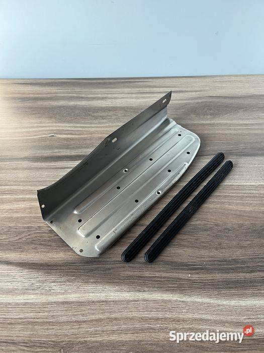 NOWY CZESKI PODEST PODNÓŻEK KIEROWCY LEWY GUMA Podnóżki i stopki Bielsko-Biała