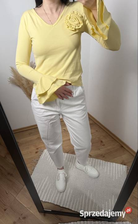 Cytrynowa żółta bluzka z długim rękawem i wielkopolskie