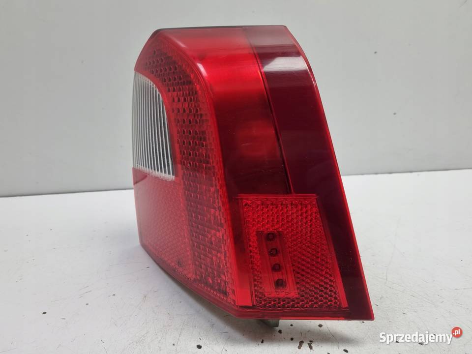 Volvo V70 III XC70 TYLNIA TYLNA LAMPA PRAWA Janów sprzedam