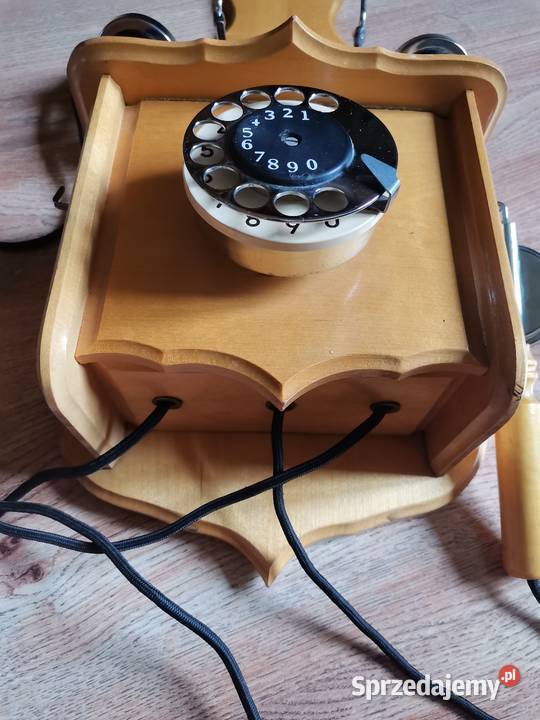 Telefon naścienny Baron z czasów PRL u Kraków