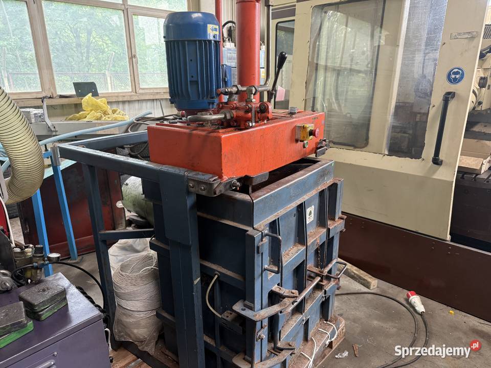 Belownica prasa do makulatury Roczniak PR8M Produkcja śląskie Tarnowskie Góry