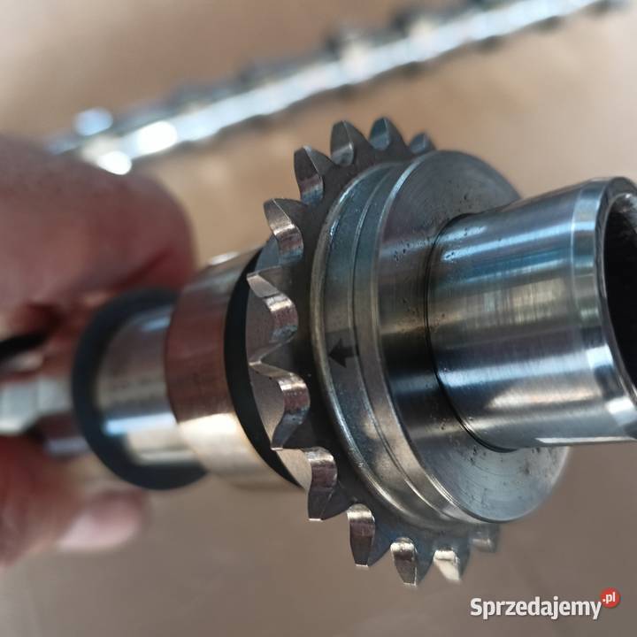 Wałki rozrządu z nasadą 16 hdi