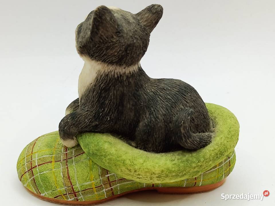 Figurka Leonardo kot w zielonym bucie lubelskie Zamość