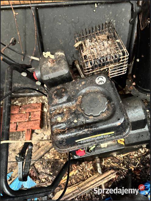 Syndyk sprzeda odśnieżarkę spalinową Myszewko