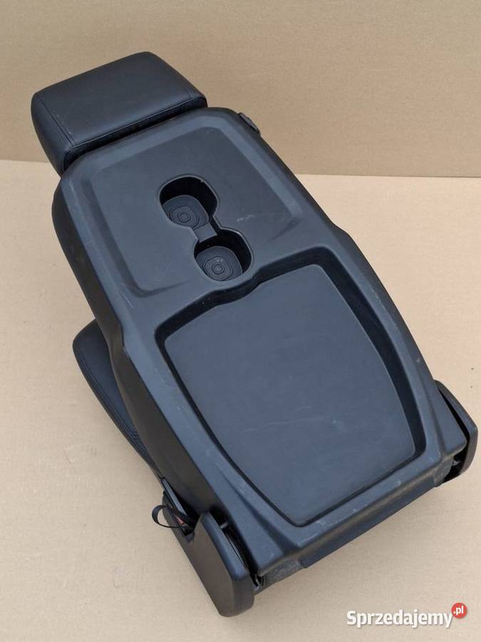 SCANIA FOTEL TRZECI PODŁOKIETNIK STOLIK SKŁADANY Bieleń