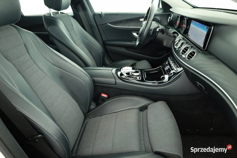 Mercedes E E 220 d 4MATIC biały Piaseczno