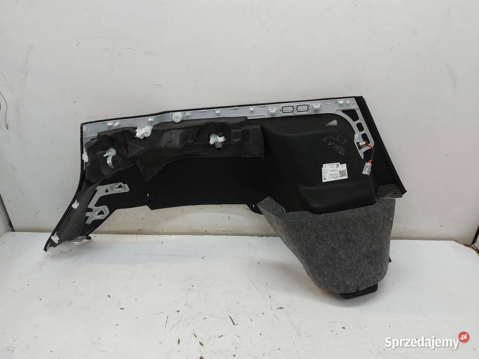 TESLA MODEL Y 2024r BOCZEK TAPICERKA BAGAŻNIKA