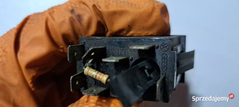 Włącznik świateł awaryjnych 161953235A VW Golf I Luzino