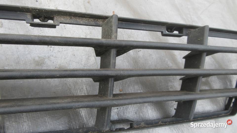 KRATKA ŚRODKOWA ZDERZAKA VOLVO V50 S40 0407