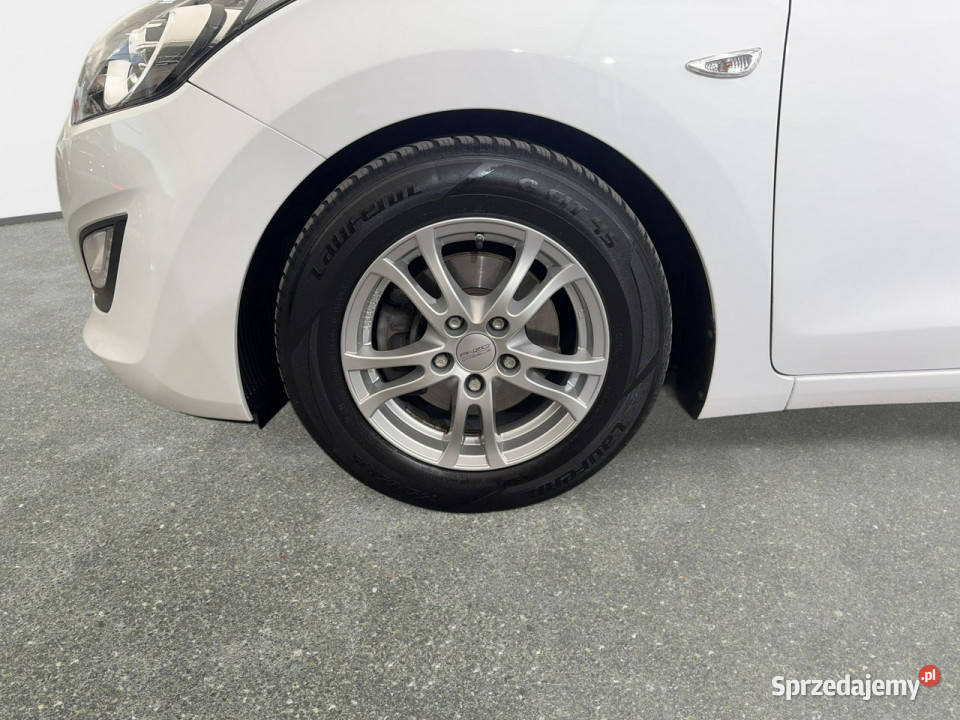 Hyundai i30 14 99 M6 2015 r salon serwisowany 1400cm3 małopolskie Myślenice