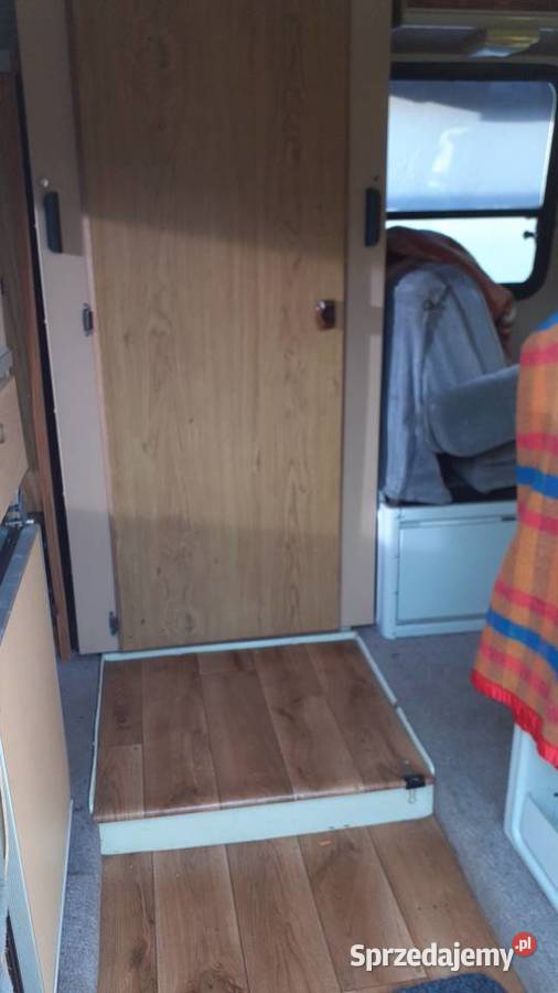 Kamper Winnebago Lesharo Popielów