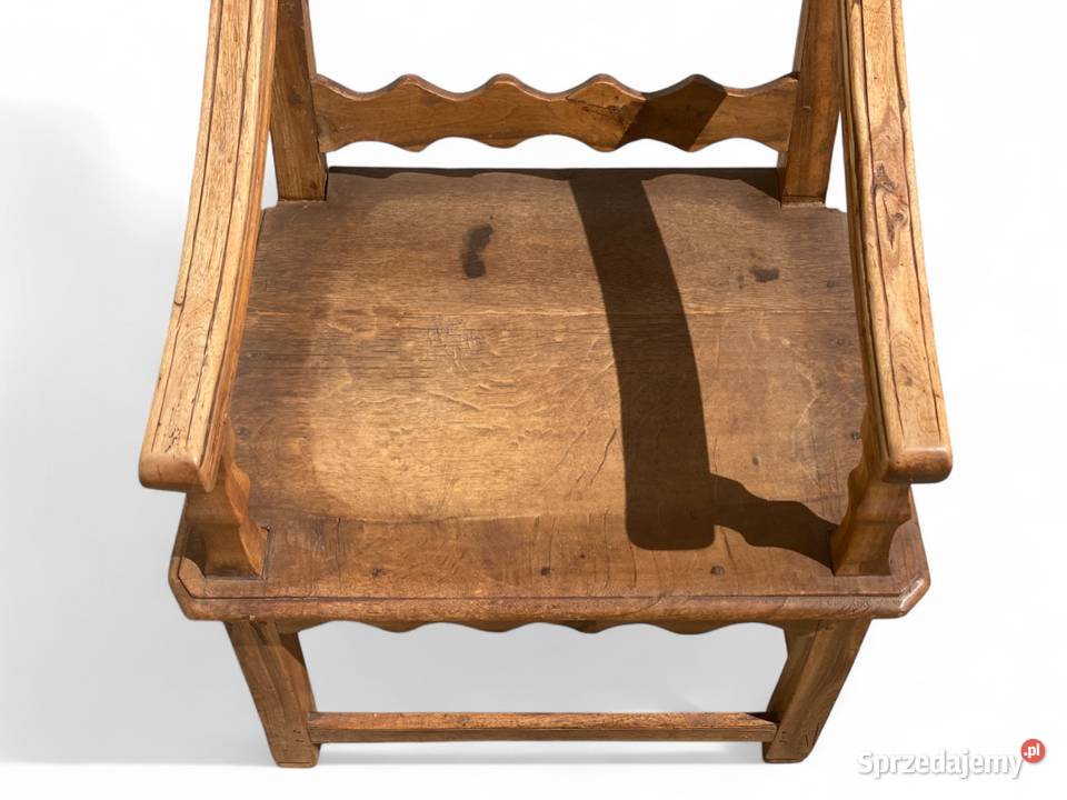 Oryginalny stary drewniany fotel tron w Gryfice