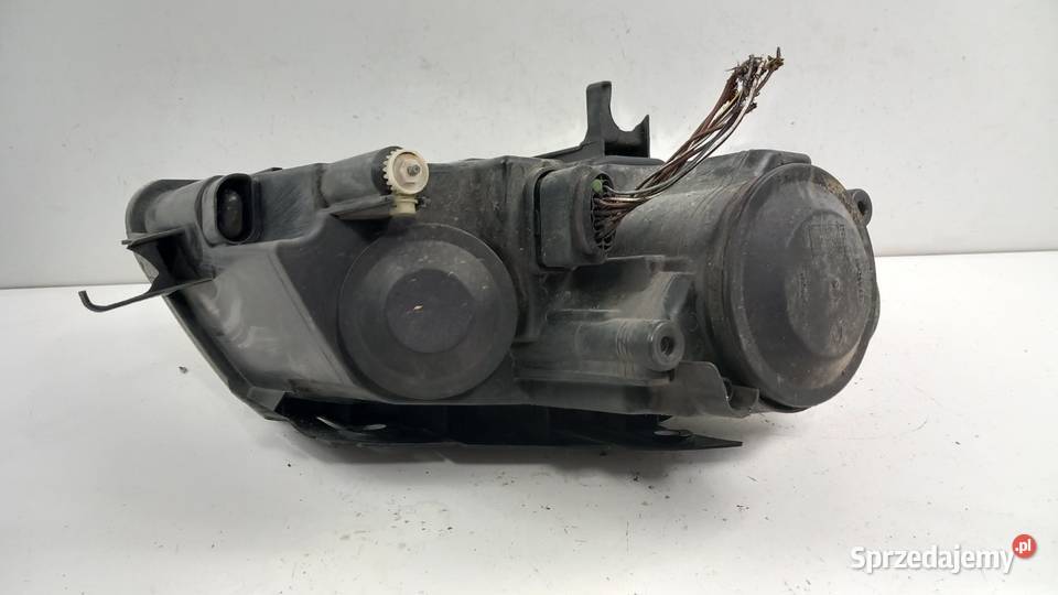 VW PASSAT B6 LAMPA PRZÓD LEWA SOCZEWKA osobowe Zbierkowo sprzedam