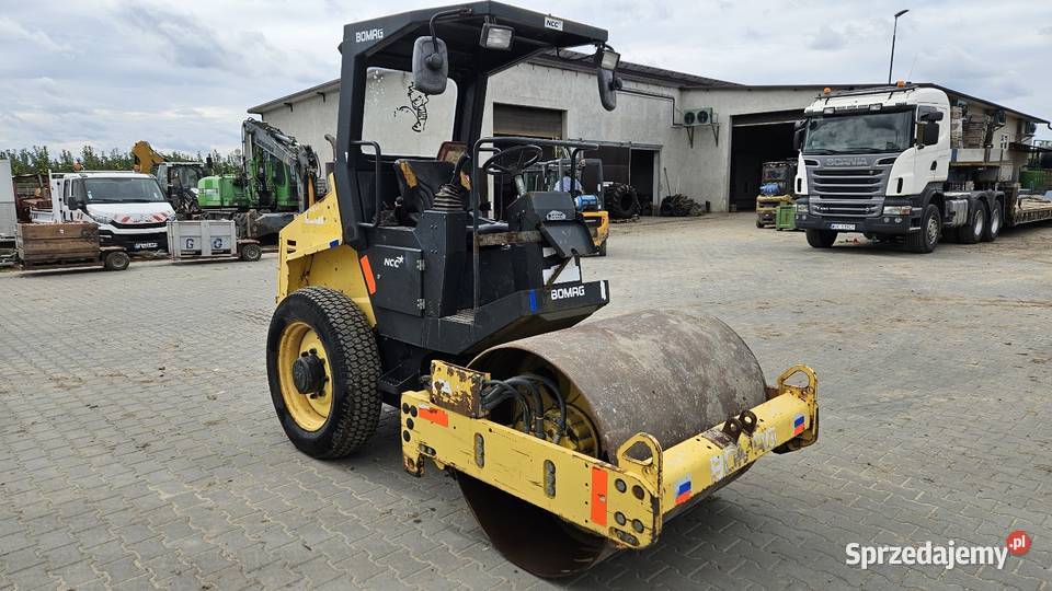 Walec drogowy gumametal Bomag BW124 DH3 27t
