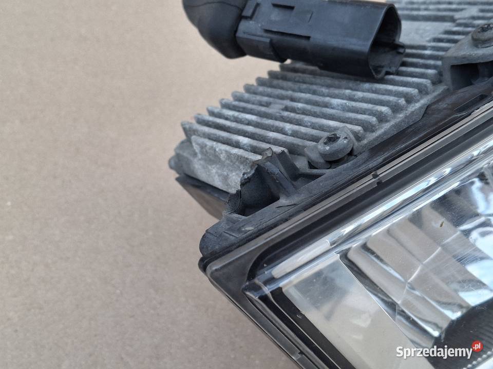 SCANIA R S HALOGEN PRAWY LED LAMPA Bieleń