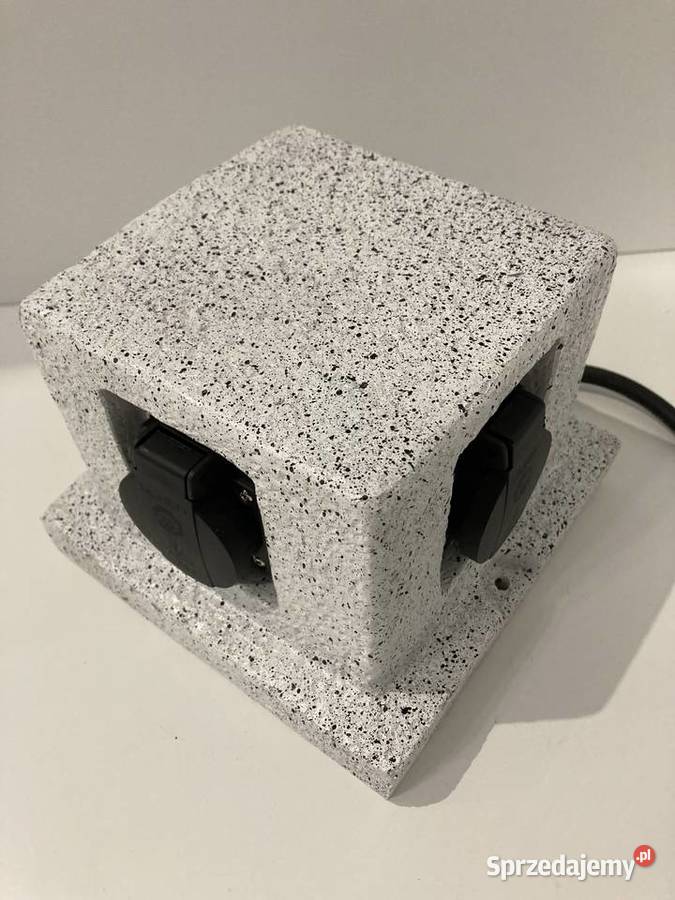 Gniazdo ogrodowe kwadratowe o wyglądzie kamienia
