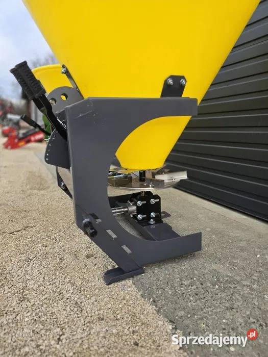 Rozsiewacz do nawozu Demarol 200500l Polski Chrzanów