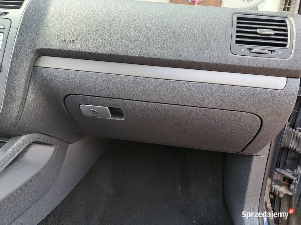 VW GOLF V 5 16 Mpi klima mały przebieg 2007 isofix Golf