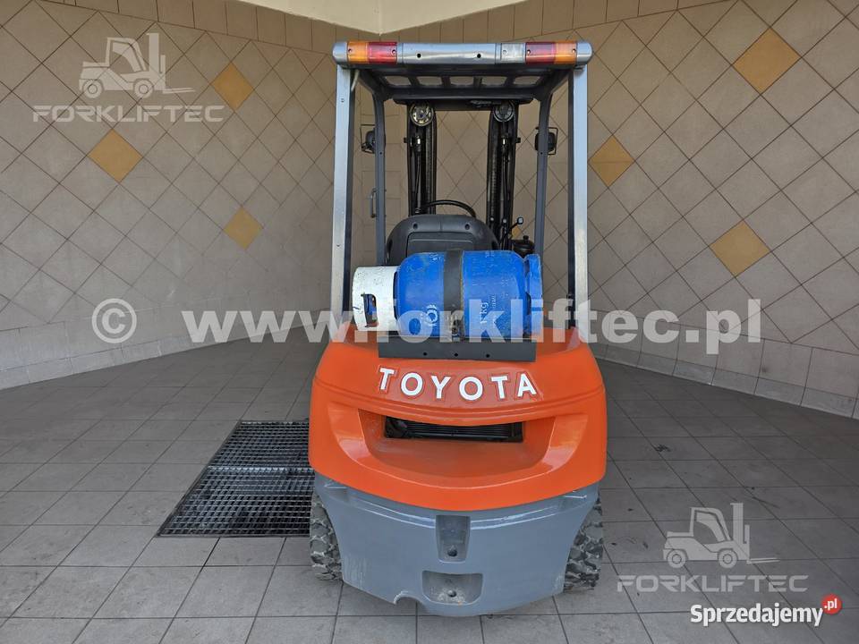 Wózek Widłowy TOYOTA 7FGF25 Triplex TOYOTA 7FG25