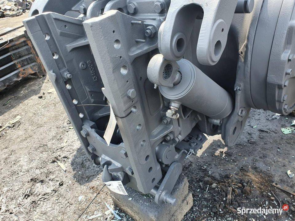SZYNA TYLNA ZACZEP VALTRA S 323 AGCO 2011 osobowe kujawsko-pomorskie Lipno