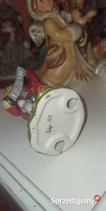 Figurka chłopca z akordeonem czy raczej Porcelana i szkło Gdańsk