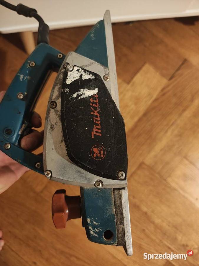 strug elektryczny marki Makita model 1923B