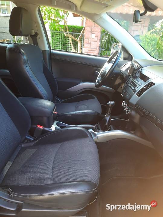 ZADBANY Mitsubishi Outlander z 2011r 20 światła do jazdy dziennej Puławy sprzedam