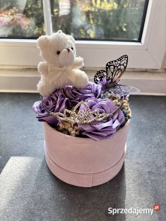 Bukiet fioletowy ze wstążek Flower box Kikół