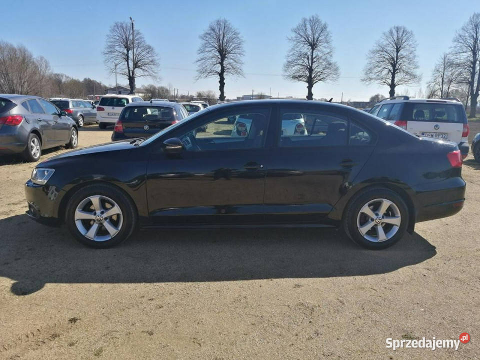 Volkswagen Jetta 16 105 klima elektryka zadbany czarny Jetta Strzegom
