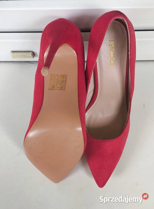Czółenka DeeZee 38 czerwone zamszowe inna Czółenka Pabianice