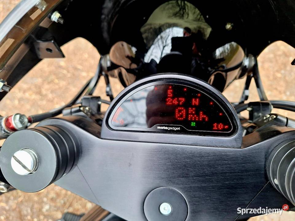 Suzuki 1200 cafe racer manualna