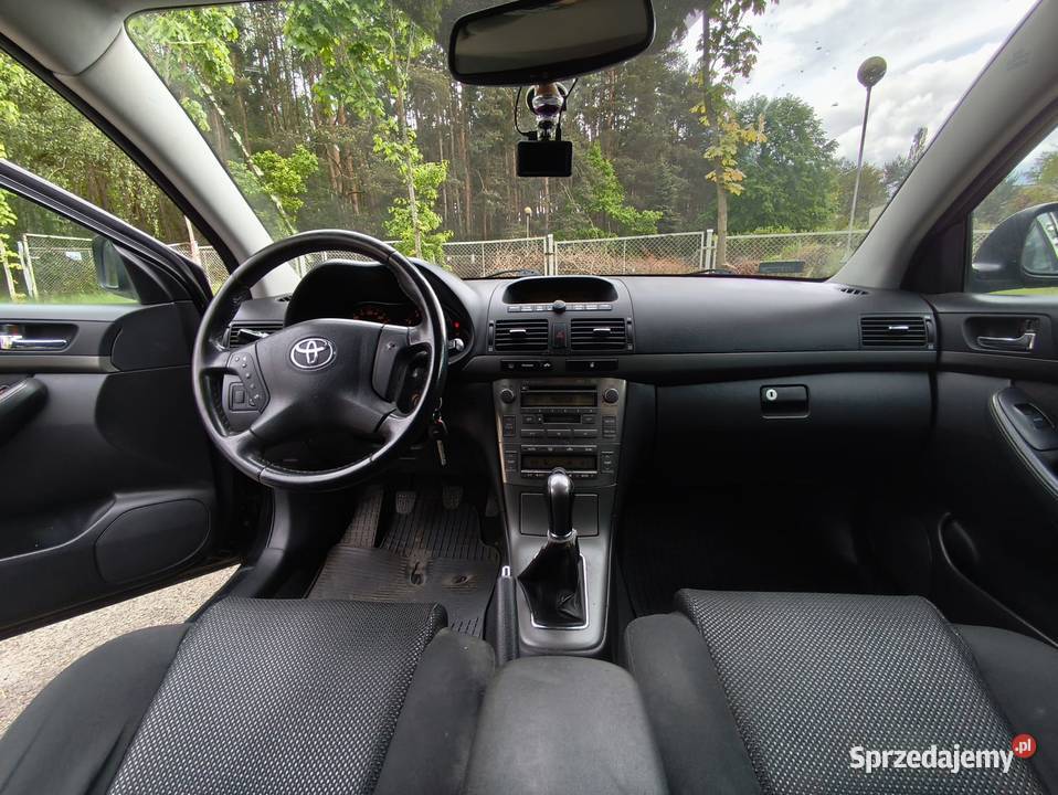 Czarna Toyota Avensis 18 benzyna 2004r kombi Zielona Góra