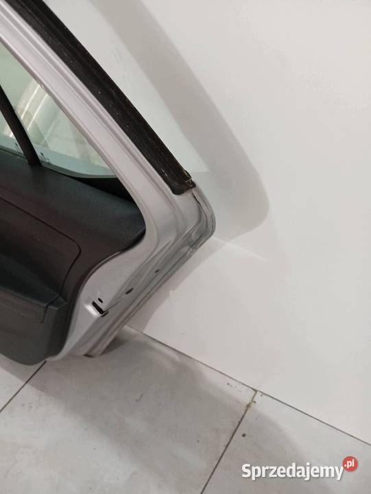 DRZWI PRAWE TYŁ LA7W 5D HB Skoda Fabia III 2014 sprzedam