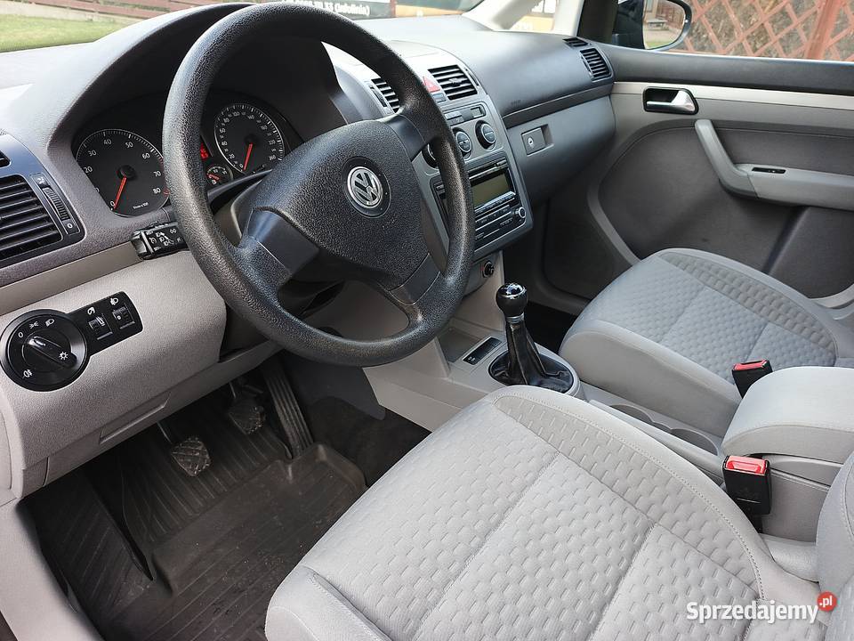 VW TOURAN 134000 ks serwisowa nieuszkodzony Kwiatkowice