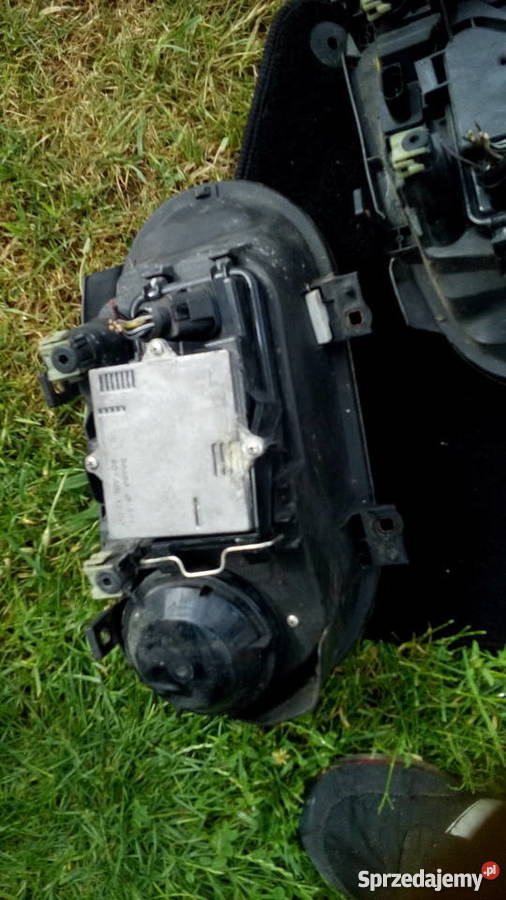 VW golf IV lampy przód xenon kapletne osobowe Sienno