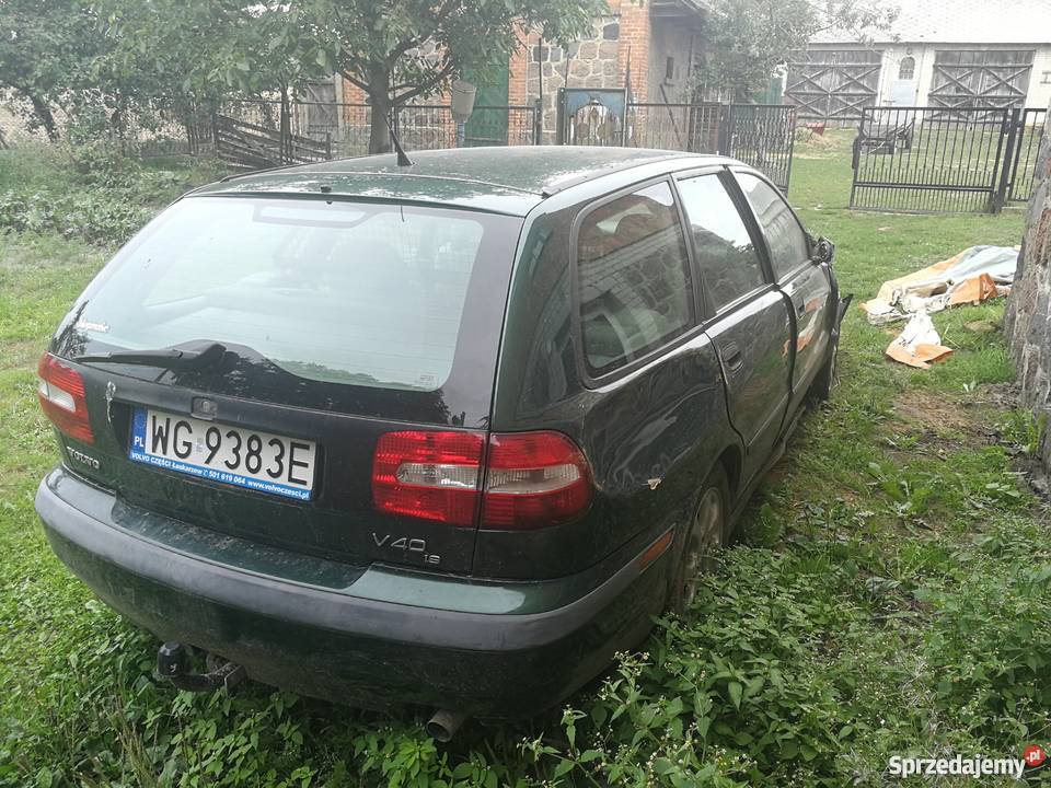 Uszkodzone Volvo v40 z roczną instalacją LPG radio