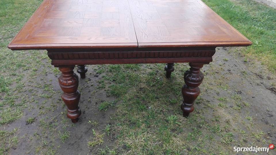 Polski stół eklektyczny
