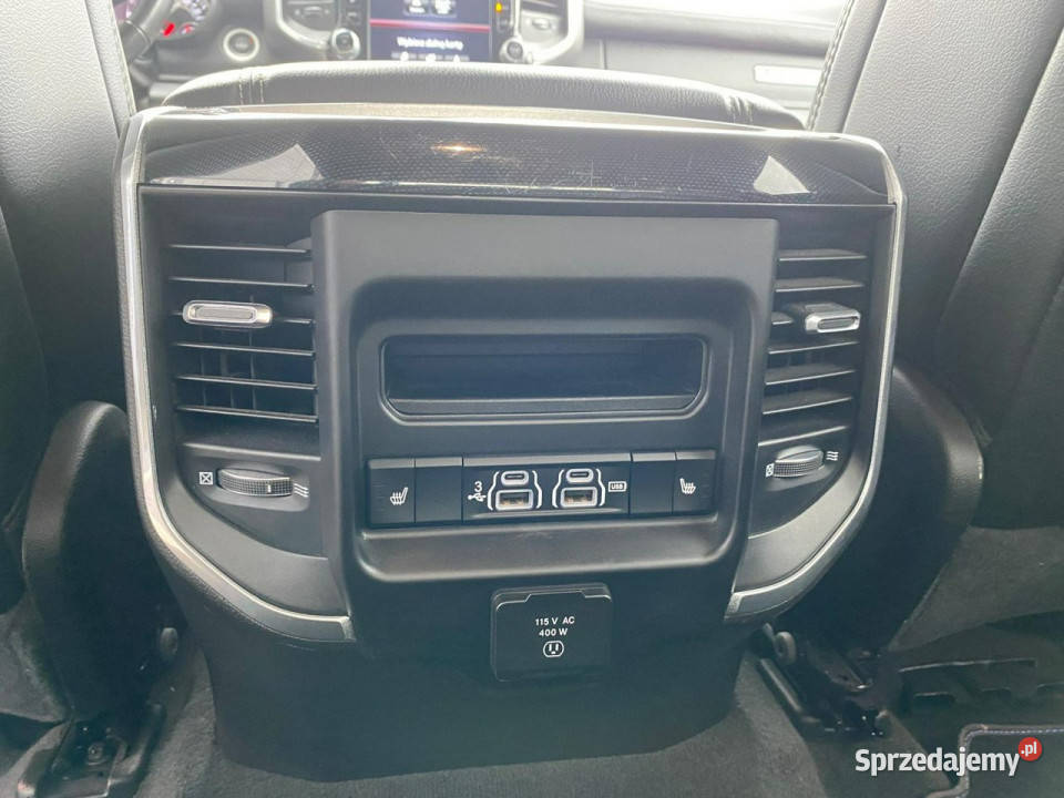 RAM 1500 LARAMIEled hak 4x4 tablet podgrz fotx4 klimatyzacja