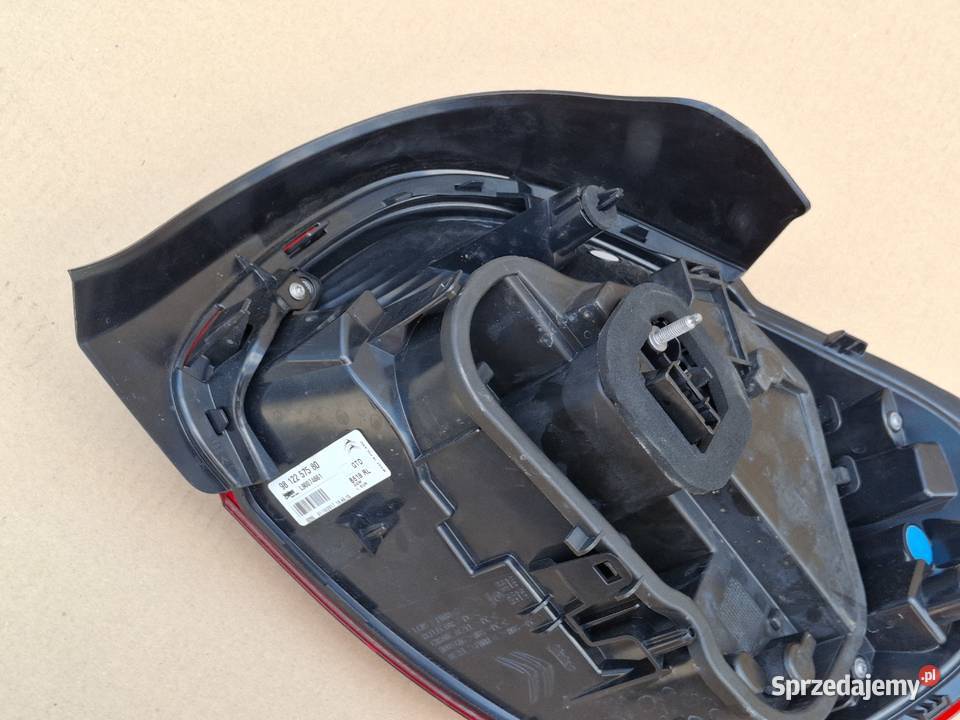 CITROEN C3 III LAMPA LEWY TYŁ LEWA TYLNA Bieleń