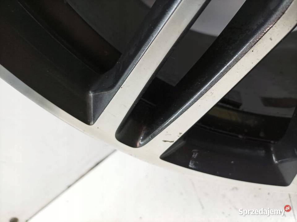 FELGA ALUMINIOWA R19 5X120 ET44 OC65MM 9JX19H2