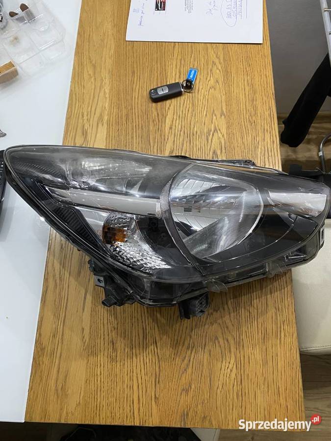Lampa przód prawa Mazda 2 2016r