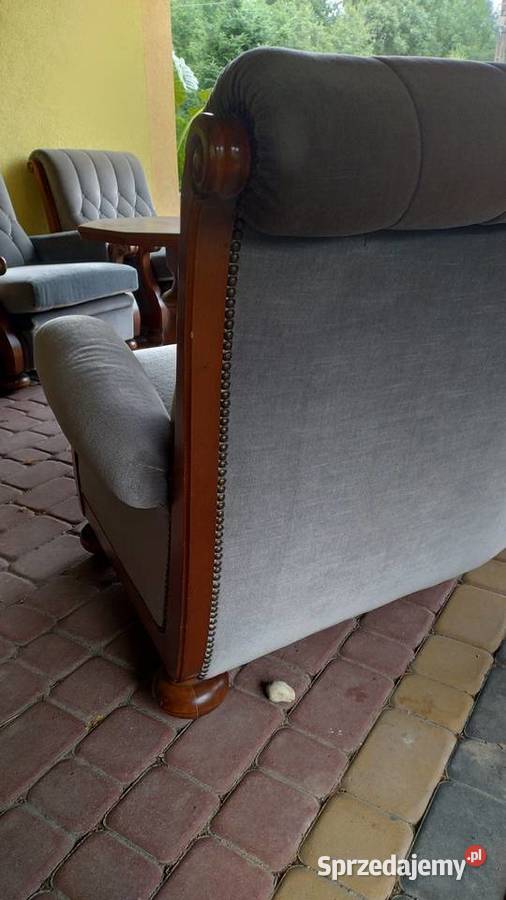 Zestaw wypoczynkowy z trzema fotelami Roźwienica