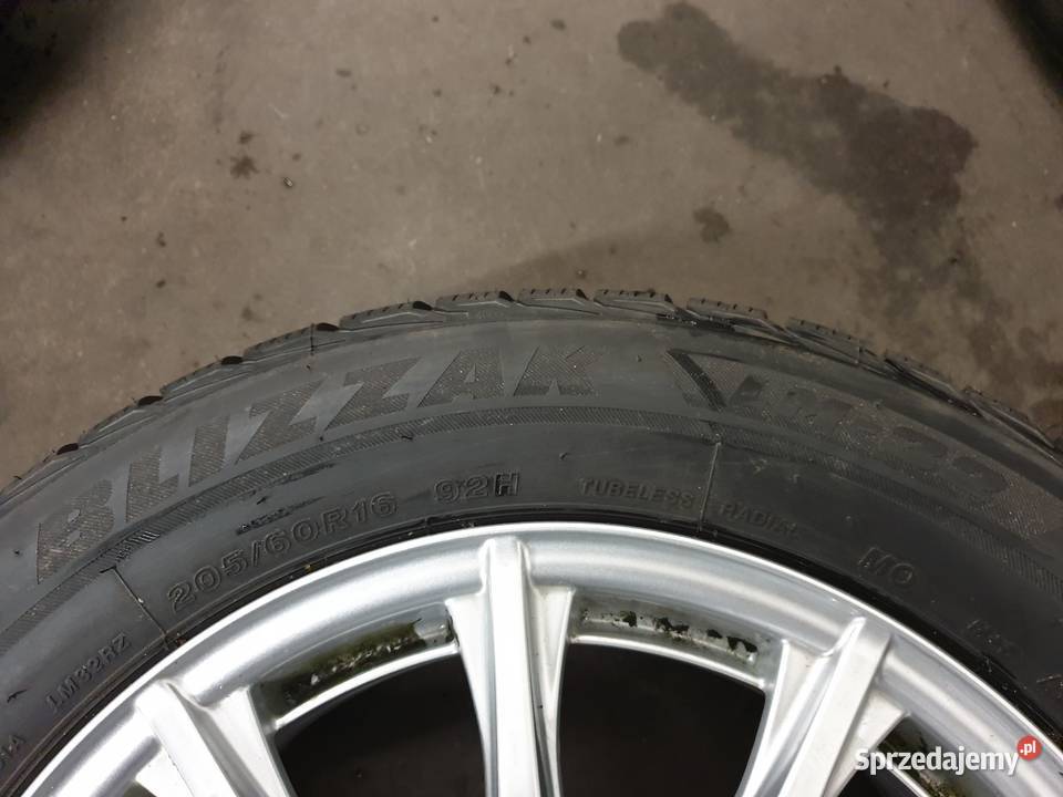 4 20560 R16 92H Bridgestone Blizzak LM32 750mm Samochodowe